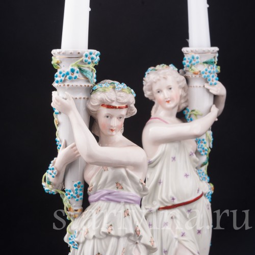 Старинные фарфоровые Два подсвечника с фигурами девушек, Дрезден, Германия, кон. 19 в.