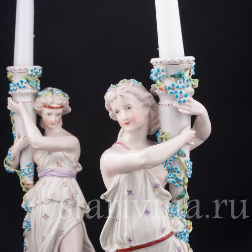 Старинные фарфоровые Два подсвечника с фигурами девушек, Дрезден, Германия, кон. 19 в.