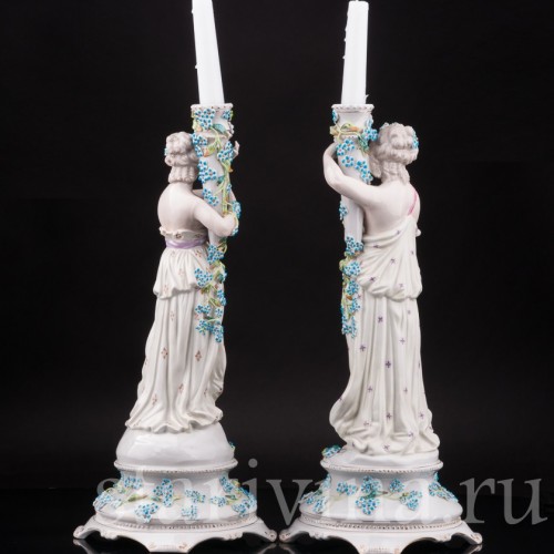 Старинные фарфоровые Два подсвечника с фигурами девушек, Дрезден, Германия, кон. 19 в.