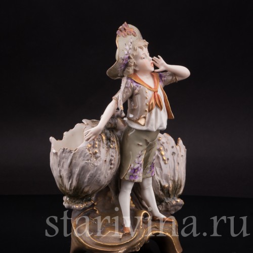 Фарфоровая статуэтка Мальчик с корзинами, Ernst Wahliss, Австрия, 1897-1906 ГГ.