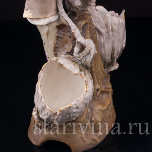 Фарфоровая статуэтка Мальчик с корзинами, Ernst Wahliss, Австрия, 1897-1906 ГГ.