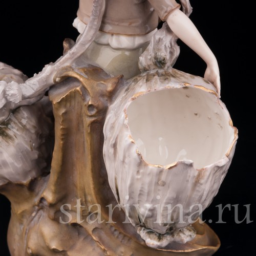 Фарфоровая статуэтка Мальчик с корзинами, Ernst Wahliss, Австрия, 1897-1906 ГГ.
