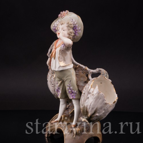 Фарфоровая статуэтка Мальчик с корзинами, Ernst Wahliss, Австрия, 1897-1906 ГГ.