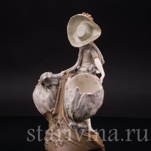 Фарфоровая статуэтка Мальчик с корзинами, Ernst Wahliss, Австрия, 1897-1906 ГГ.