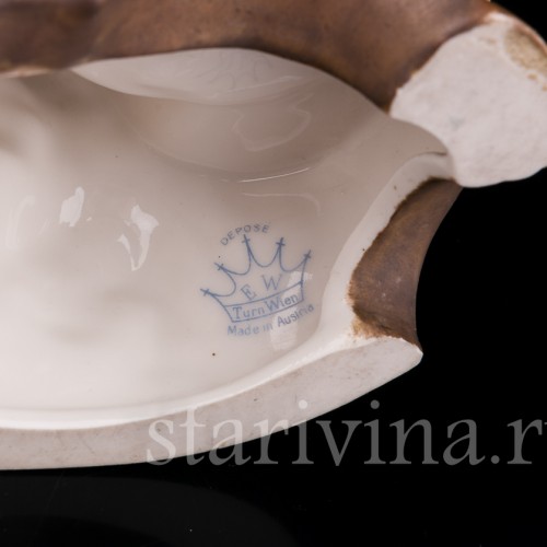 Фарфоровая статуэтка Мальчик с корзинами, Ernst Wahliss, Австрия, 1897-1906 ГГ.