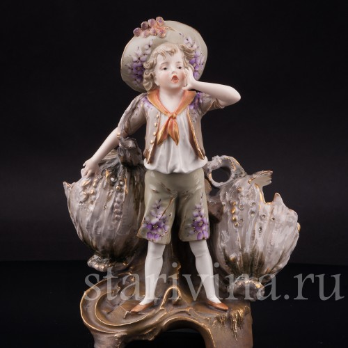 Фарфоровая статуэтка Мальчик с корзинами, Ernst Wahliss, Австрия, 1897-1906 ГГ.