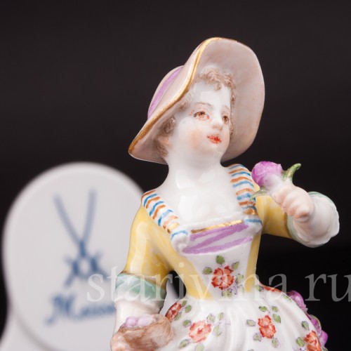 Фигурка из фарфора Девочка с гнездом и цветком, Meissen, Германия, 1952 г.
