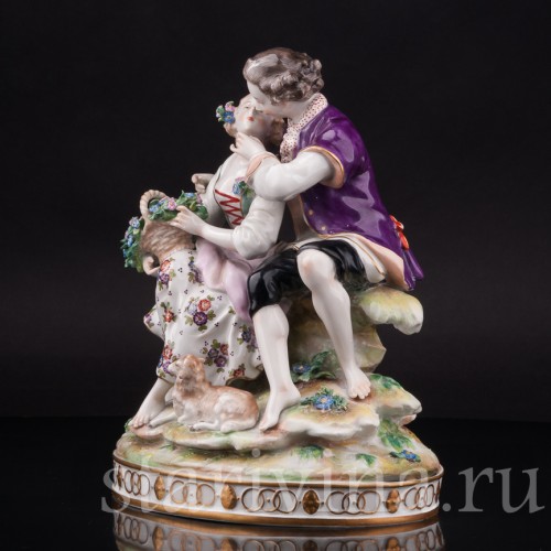 Фарфоровая статуэтка Пасторальная пара с незабудками, Volkstedt, Германия, нач. 20 в.
