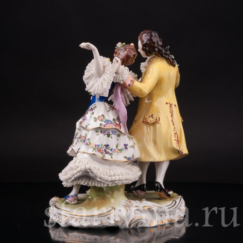Фарфоровая статуэтка балерины Мари Анн Камарго с кавалером, кружевная, Volkstedt, Германия, сер. 20 в.