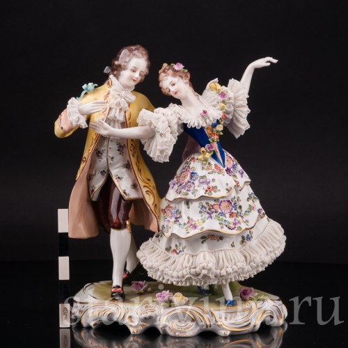 Фарфоровая статуэтка балерины Мари Анн Камарго с кавалером, кружевная, Volkstedt, Германия, сер. 20 в.