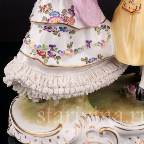 Фарфоровая статуэтка балерины Мари Анн Камарго с кавалером, кружевная, Volkstedt, Германия, сер. 20 в.