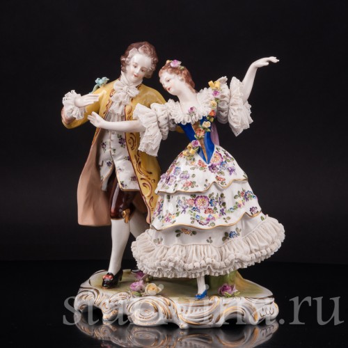 Фарфоровая статуэтка балерины Мари Анн Камарго с кавалером, кружевная, Volkstedt, Германия, сер. 20 в.