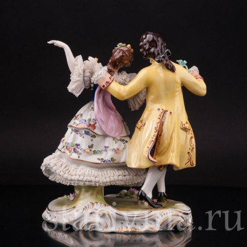 Фарфоровая статуэтка балерины Мари Анн Камарго с кавалером, кружевная, Volkstedt, Германия, сер. 20 в.