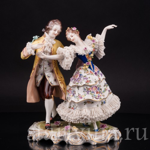 Фарфоровая статуэтка балерины Мари Анн Камарго с кавалером, кружевная, Volkstedt, Германия, сер. 20 в.