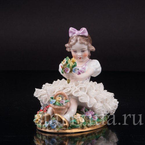 Фарфоровая статуэтка Девочка с букетом, кружевная, Sitzendorf, Германия, сер. 20 в.
