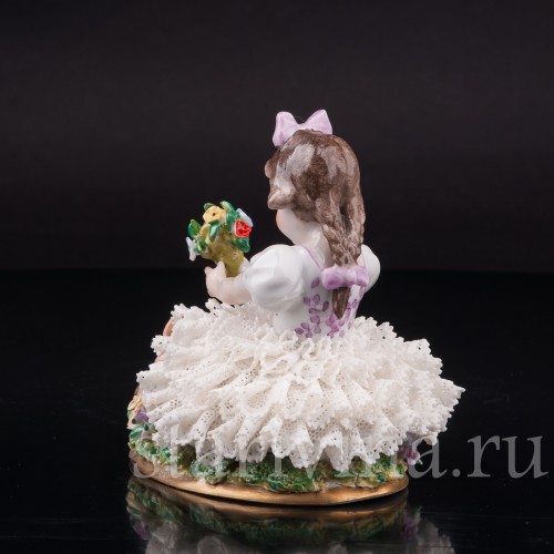 Фарфоровая статуэтка Девочка с букетом, кружевная, Sitzendorf, Германия, сер. 20 в.