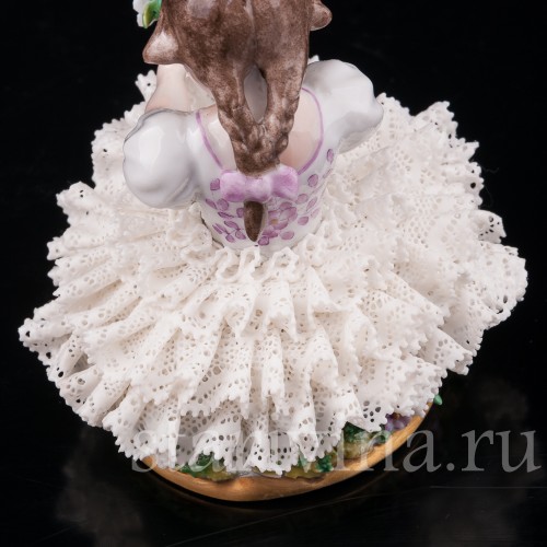 Фарфоровая статуэтка Девочка с букетом, кружевная, Sitzendorf, Германия, сер. 20 в.