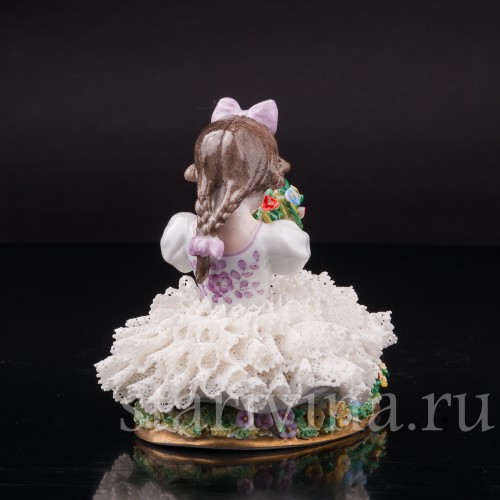 Фарфоровая статуэтка Девочка с букетом, кружевная, Sitzendorf, Германия, сер. 20 в.