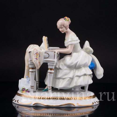 Фарфоровая статуэтка Девушка за клавесином, Wallendorf, Германия, 1963-90 гг.