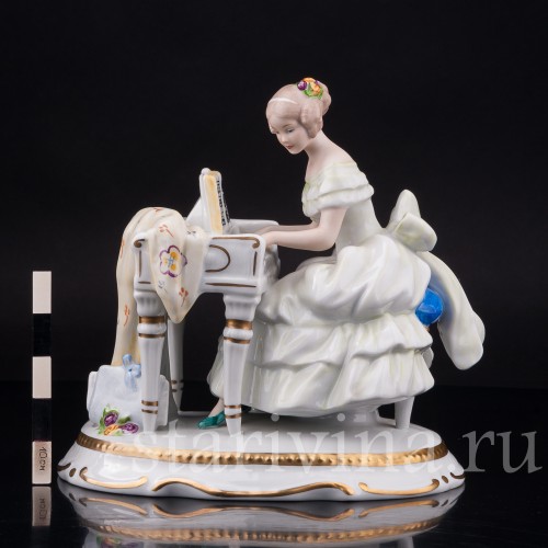 Фарфоровая статуэтка Девушка за клавесином, Wallendorf, Германия, 1963-90 гг.