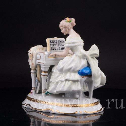 Фарфоровая статуэтка Девушка за клавесином, Wallendorf, Германия, 1963-90 гг.