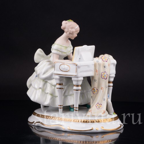 Фарфоровая статуэтка Девушка за клавесином, Wallendorf, Германия, 1963-90 гг.