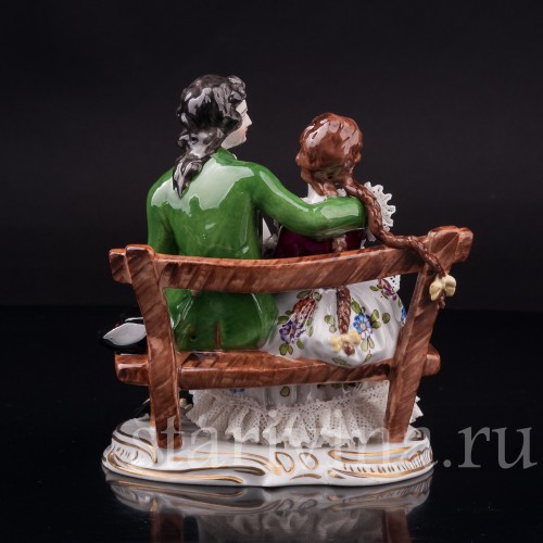 Фарфоровая статуэтка Пара на скамейке, кружевная, Volkstedt, Германия, вт. пол. 20 в.