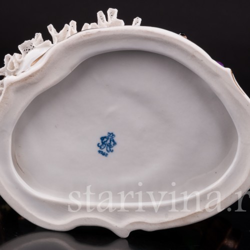 Фарфоровая статуэтка Пара на скамейке, кружевная, Volkstedt, Германия, вт. пол. 20 в.