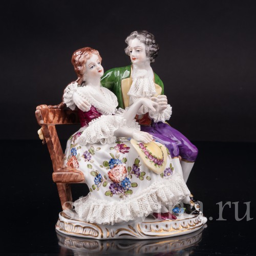Фарфоровая статуэтка Пара на скамейке, кружевная, Volkstedt, Германия, вт. пол. 20 в.