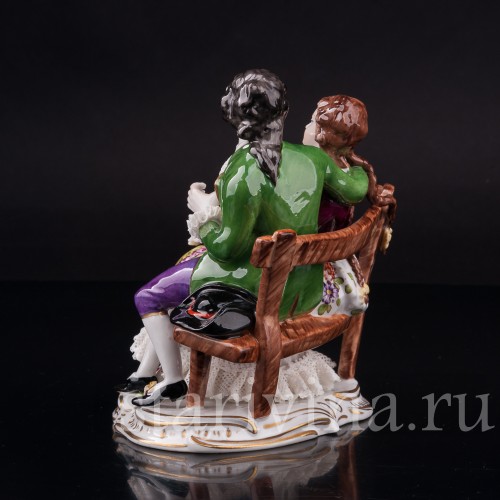 Фарфоровая статуэтка Пара на скамейке, кружевная, Volkstedt, Германия, вт. пол. 20 в.