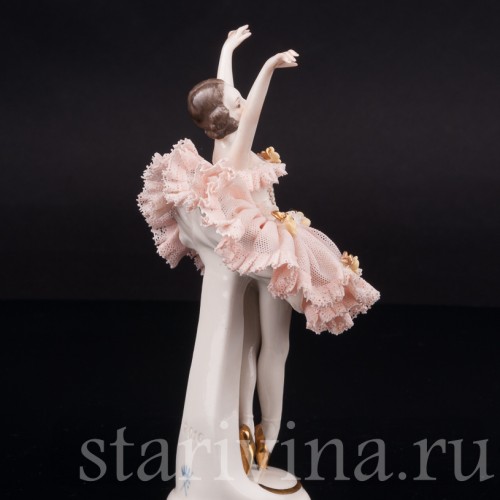 Фарфоровая статуэтка Балерина с поднятыми руками, кружевная, Ackermann & Fritze, Германия, пер. пол. 20 в.