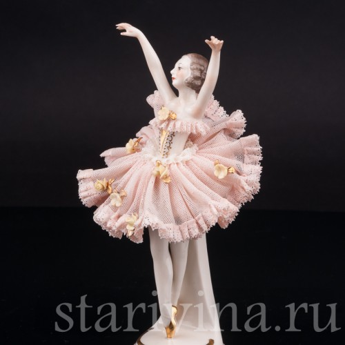 Фарфоровая статуэтка Балерина с поднятыми руками, кружевная, Ackermann & Fritze, Германия, пер. пол. 20 в.
