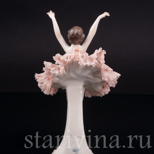 Фарфоровая статуэтка Балерина с поднятыми руками, кружевная, Ackermann & Fritze, Германия, пер. пол. 20 в.