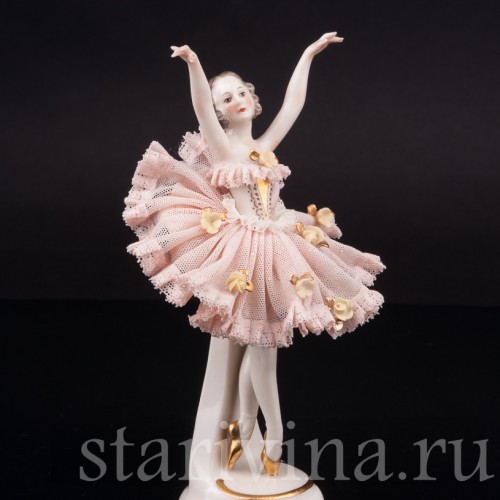 Фарфоровая статуэтка Балерина с поднятыми руками, кружевная, Ackermann & Fritze, Германия, пер. пол. 20 в.