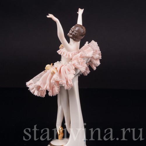 Фарфоровая статуэтка Балерина с поднятыми руками, кружевная, Ackermann & Fritze, Германия, пер. пол. 20 в.