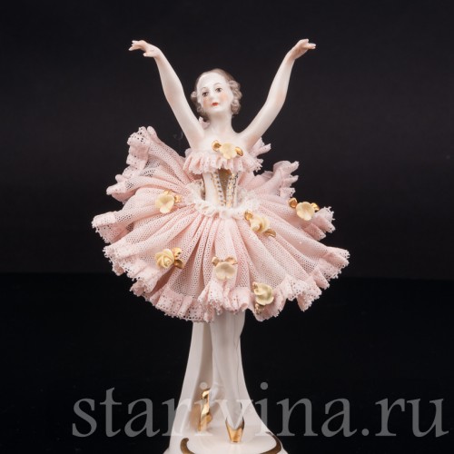 Фарфоровая статуэтка Балерина с поднятыми руками, кружевная, Ackermann & Fritze, Германия, пер. пол. 20 в.