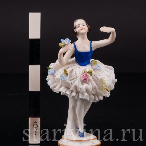 Фарфоровая статуэтка Балерина с цветком, кружевная миниатюра, Volkstedt, Германия, перв. пол. 20 в.