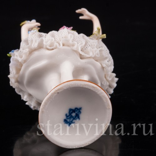 Фарфоровая статуэтка Балерина с цветком, кружевная миниатюра, Volkstedt, Германия, перв. пол. 20 в.