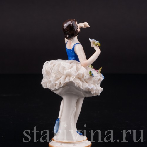 Фарфоровая статуэтка Балерина с цветком, кружевная миниатюра, Volkstedt, Германия, перв. пол. 20 в.