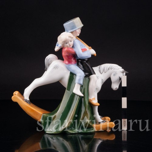 Фарфоровая фигурка Держись, сестрёнка!, Royal Doulton, Великобритания, 1990 г.