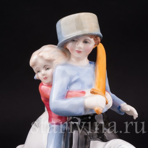 Фарфоровая фигурка Держись, сестрёнка!, Royal Doulton, Великобритания, 1990 г.