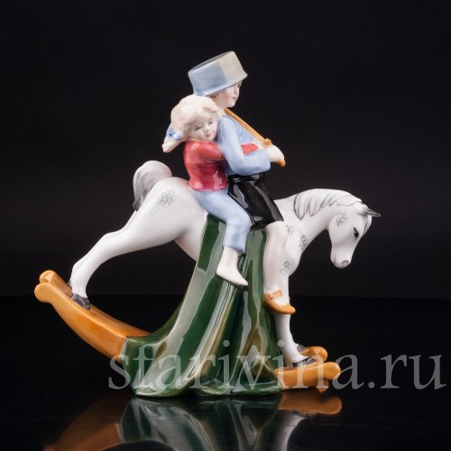 Фарфоровая фигурка Держись, сестрёнка!, Royal Doulton, Великобритания, 1990 г.