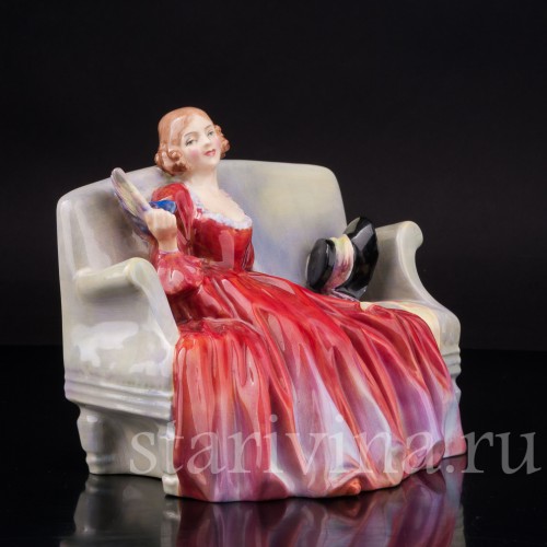 Фигурка из фарфора "Эти чудесные 20 лет", девушка на диване Royal Doulton, Великобритания, 1928-1959 гг.