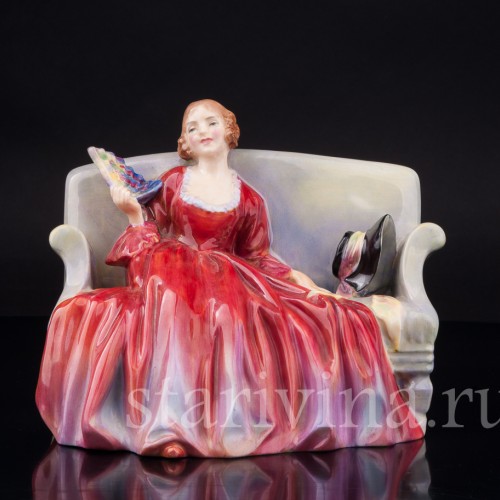 Фигурка из фарфора "Эти чудесные 20 лет", девушка на диване Royal Doulton, Великобритания, 1928-1959 гг.