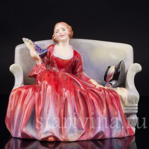 Фигурка из фарфора "Эти чудесные 20 лет", девушка на диване Royal Doulton, Великобритания, 1928-1959 гг.