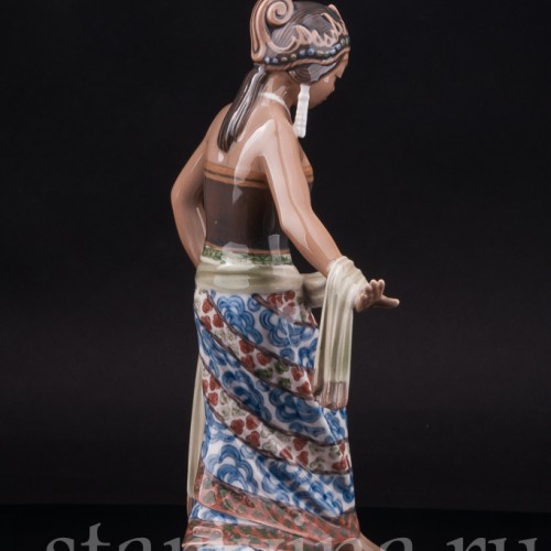 Фигурка из фарфора девушки Танцовщица с острова Ява Dahl Jensen, Дания.