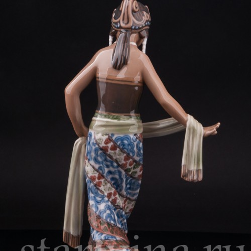 Фигурка из фарфора девушки Танцовщица с острова Ява Dahl Jensen, Дания.
