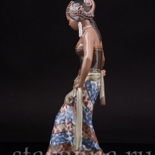 Фигурка из фарфора девушки Танцовщица с острова Ява Dahl Jensen, Дания.