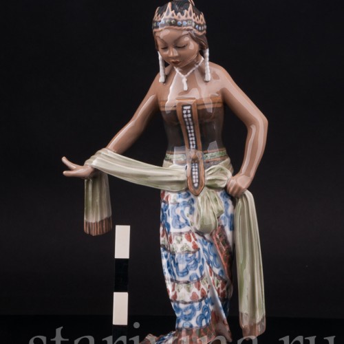 Фигурка из фарфора девушки Танцовщица с острова Ява Dahl Jensen, Дания.