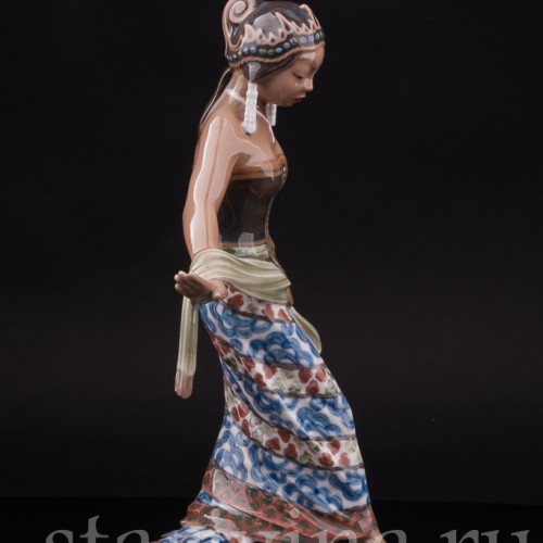 Фигурка из фарфора девушки Танцовщица с острова Ява Dahl Jensen, Дания.